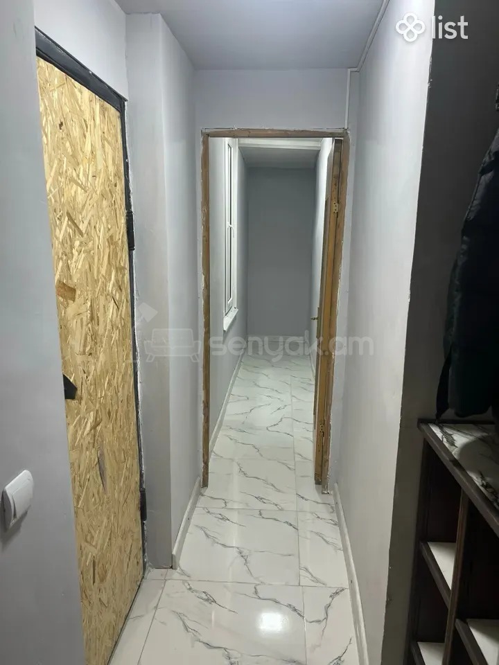 1 Սենյականոց Բնակարան Քարե Շենքում, 35քմ, 3/5 հարկ, Նորմալ Վիճակում, Կահավորված, Արևկող