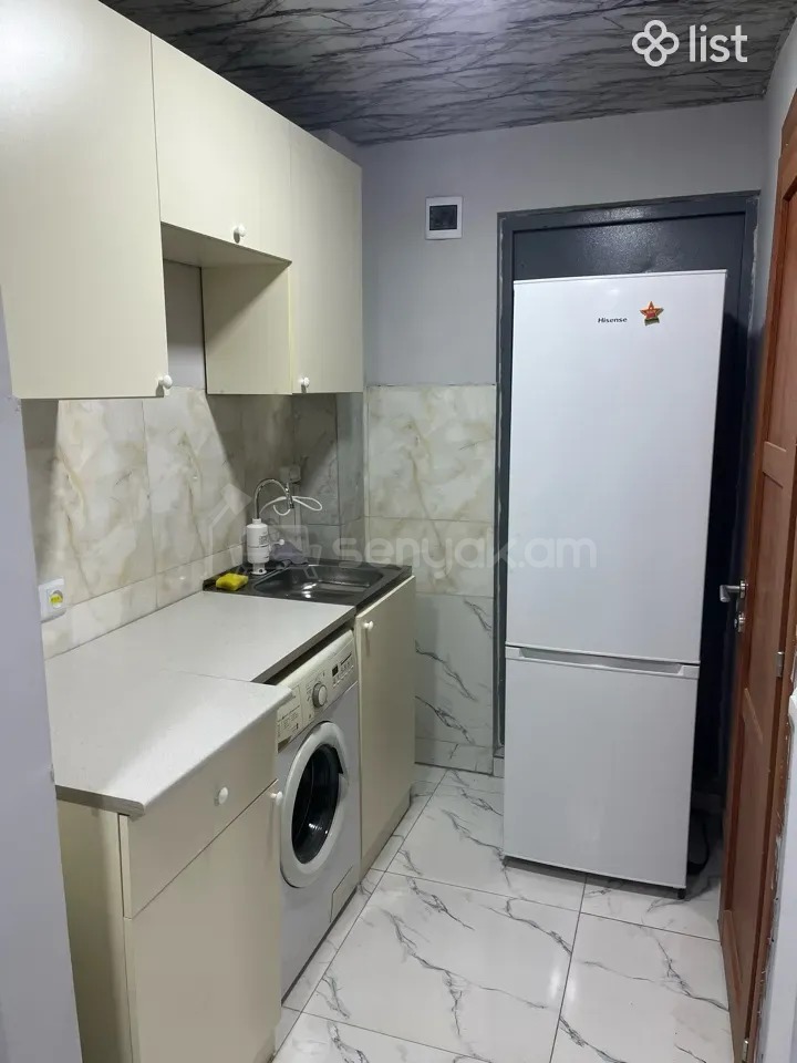 1 Սենյականոց Բնակարան Քարե Շենքում, 35քմ, 3/5 հարկ, Նորմալ Վիճակում, Կահավորված, Արևկող