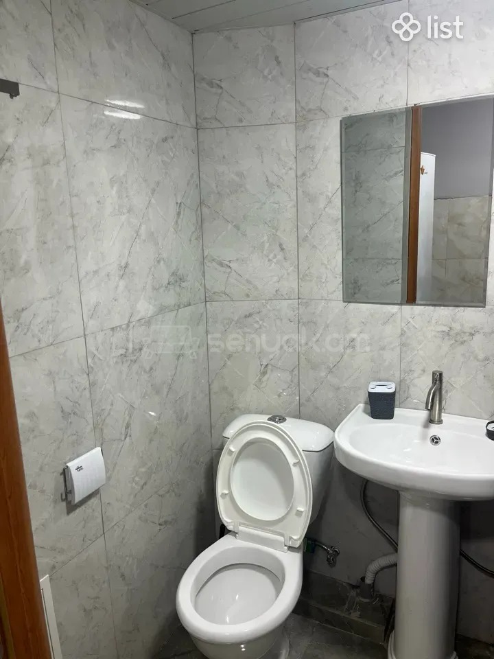 1 Սենյականոց Բնակարան Քարե Շենքում, 35քմ, 3/5 հարկ, Նորմալ Վիճակում, Կահավորված, Արևկող