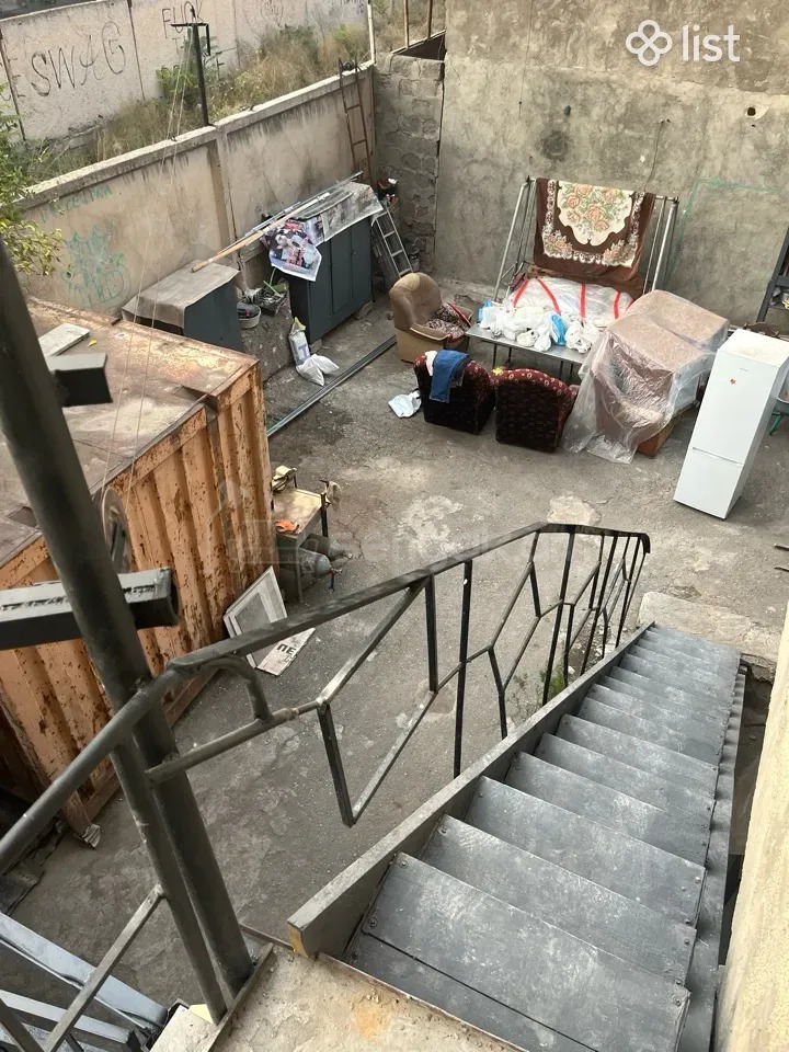 1 Սենյականոց Բնակարան Քարե Շենքում, 35քմ, 3/5 հարկ, Նորմալ Վիճակում, Կահավորված, Արևկող