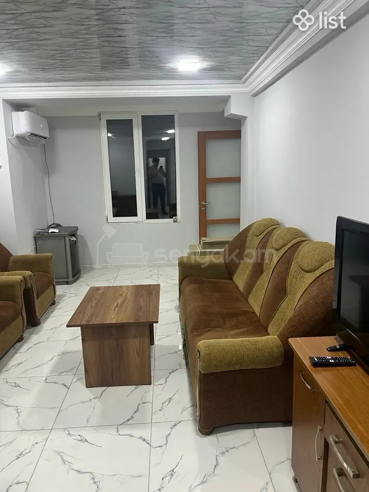 1 Սենյականոց Բնակարան Քարե Շենքում, 35քմ, 3/5 հարկ, Նորմալ Վիճակում, Կահավորված, Արևկող