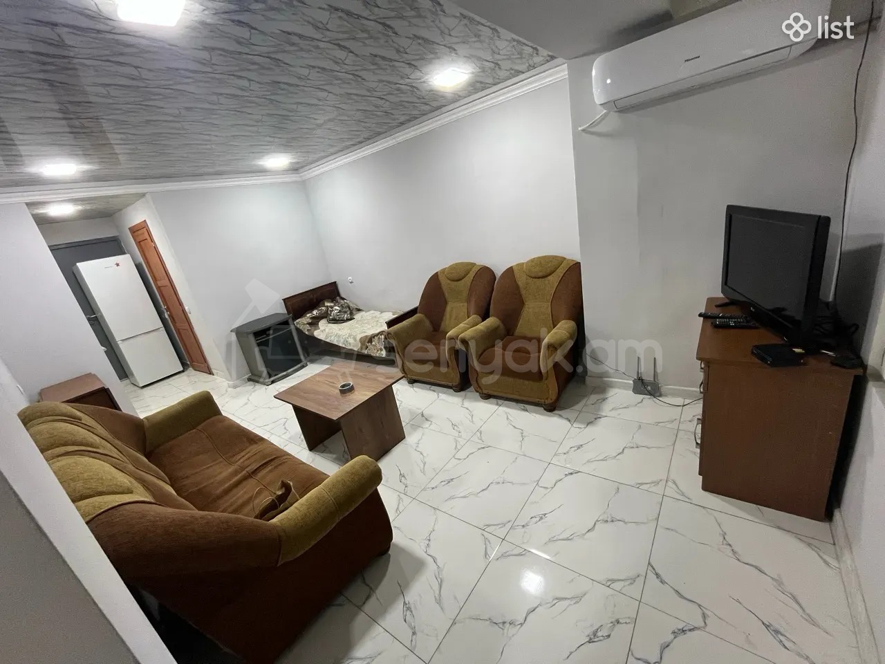 1 Սենյականոց Բնակարան Քարե Շենքում, 35քմ, 3/5 հարկ, Նորմալ Վիճակում, Կահավորված, Արևկող