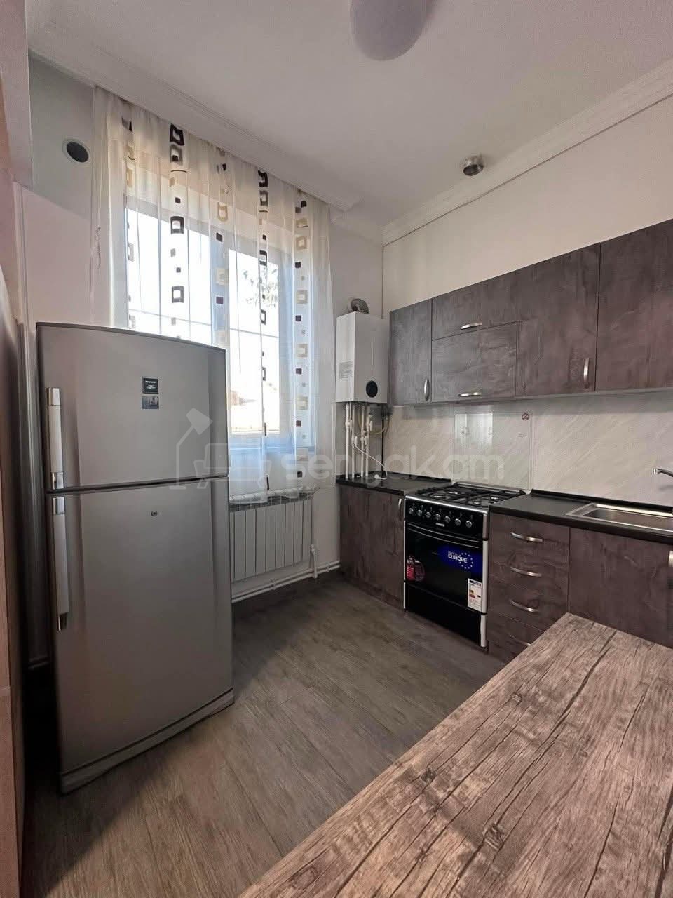 2 Սենյականոց Բնակարան Քարե Շենքում, 58քմ, 1/2 հարկ, Նորմալ Վիճակում, Կահավորված, Արևկող