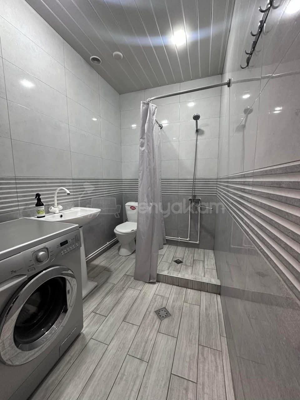 2 Սենյականոց Բնակարան Քարե Շենքում, 58քմ, 1/2 հարկ, Նորմալ Վիճակում, Կահավորված, Արևկող