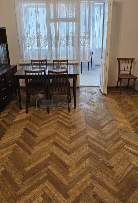 3 Սենյականոց Բնակարան Քարե Շենքում, 50քմ, 3/5 հարկ, Նորմալ Վիճակում, Կահավորված