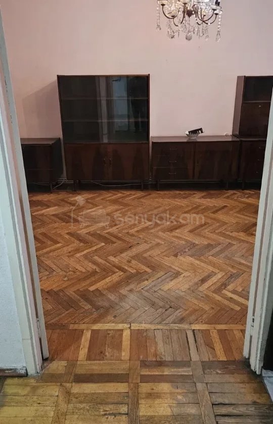 3 Սենյականոց Բնակարան Քարե Շենքում, 50քմ, 3/5 հարկ, Նորմալ Վիճակում, Կահավորված