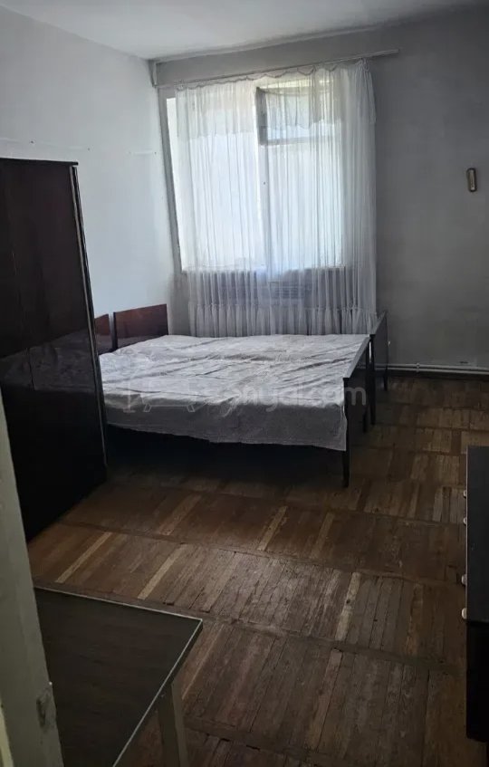 3 Սենյականոց Բնակարան Քարե Շենքում, 50քմ, 3/5 հարկ, Նորմալ Վիճակում, Կահավորված