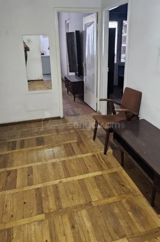 3 Սենյականոց Բնակարան Քարե Շենքում, 50քմ, 3/5 հարկ, Նորմալ Վիճակում, Կահավորված