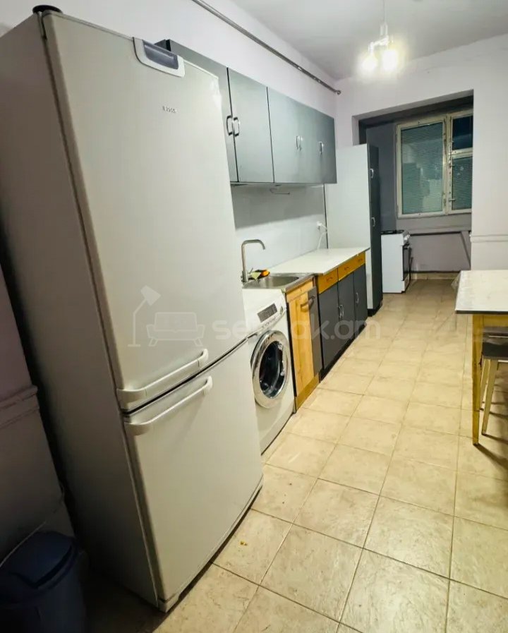 3 Սենյականոց Բնակարան, 90քմ, 4/9 հարկ, Նորմալ Վիճակում, Կահավորված