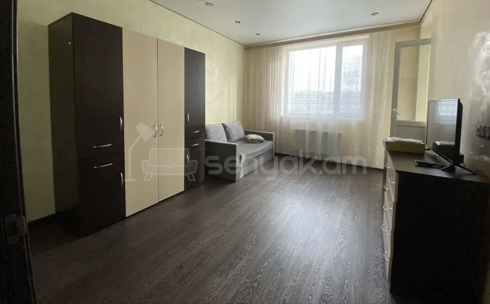 1 Սենյականոց Բնակարան Քարե Շենքում, 36քմ, 3/5 հարկ, Նորմալ Վիճակում, Կահավորված