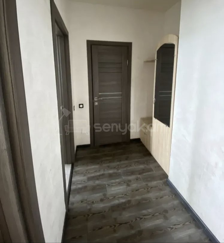 1 Սենյականոց Բնակարան Քարե Շենքում, 36քմ, 3/5 հարկ, Նորմալ Վիճակում, Կահավորված