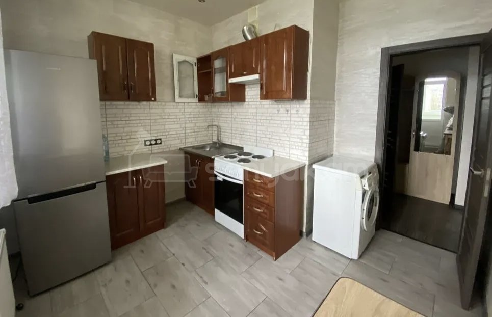 1 Սենյականոց Բնակարան Քարե Շենքում, 36քմ, 3/5 հարկ, Նորմալ Վիճակում, Կահավորված