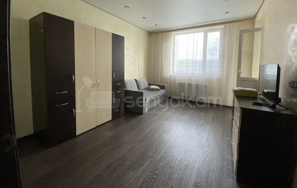 1 Սենյականոց Բնակարան Քարե Շենքում, 36քմ, 3/5 հարկ, Նորմալ Վիճակում, Կահավորված