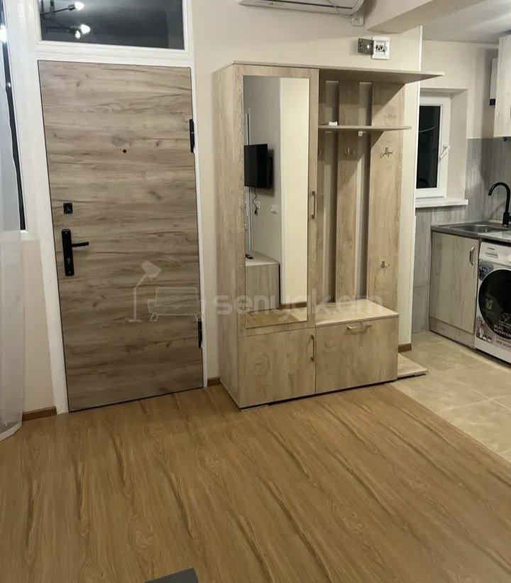 3 Սենյականոց Բնակարան Քարե Շենքում, 68քմ, 1/1 հարկ, Կապիտալ Վերանորոգված, Կահավորված