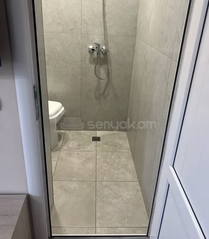 3 Սենյականոց Բնակարան Քարե Շենքում, 68քմ, 1/1 հարկ, Կապիտալ Վերանորոգված, Կահավորված