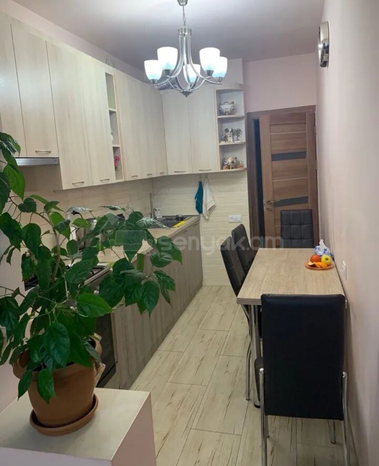 3 Սենյականոց Բնակարան, 79քմ, 3/9 հարկ, Նորմալ Վիճակում