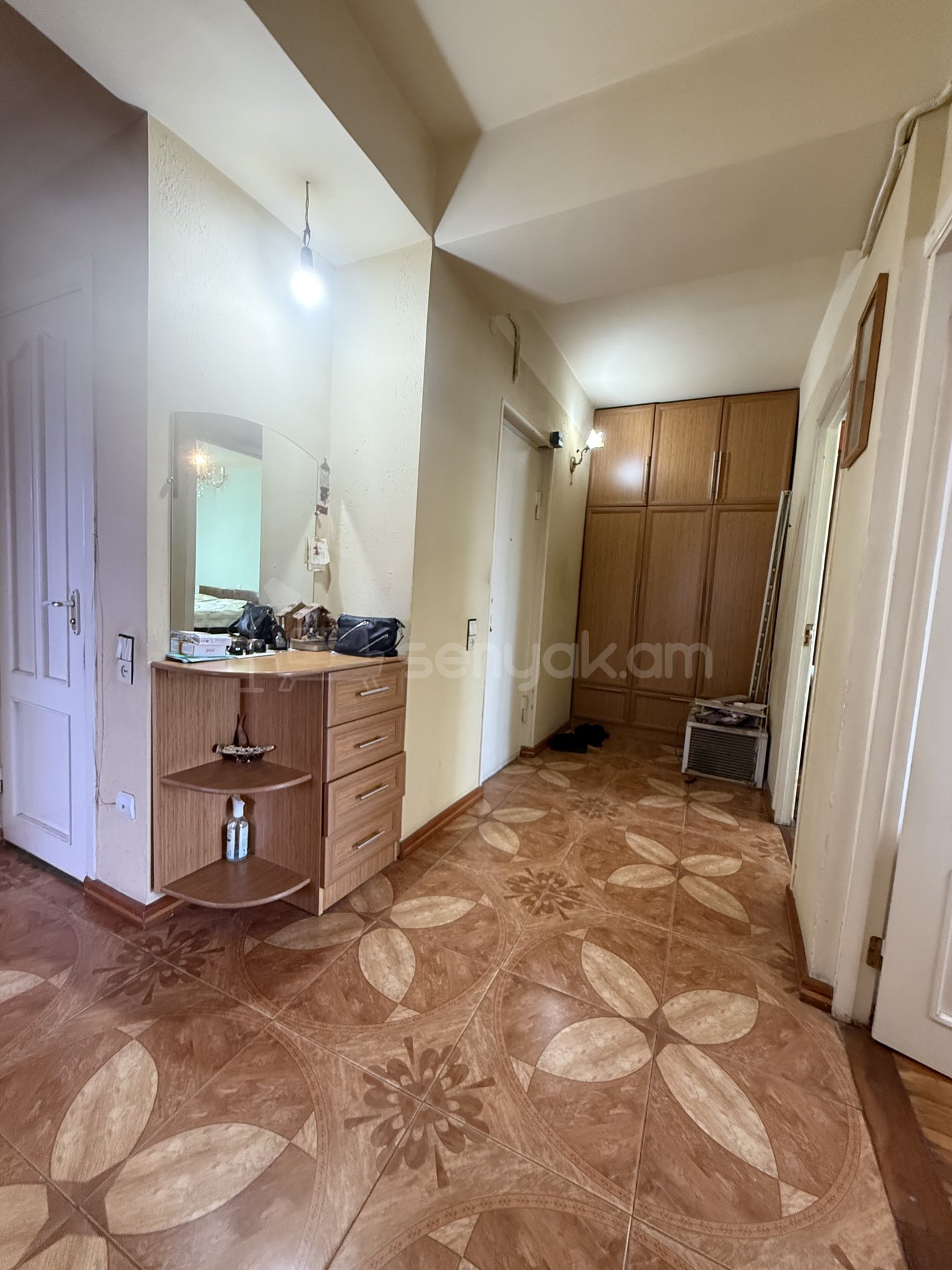 3 Սենյականոց Բնակարան, 82քմ, 8/14 հարկ, Նորմալ Վիճակում