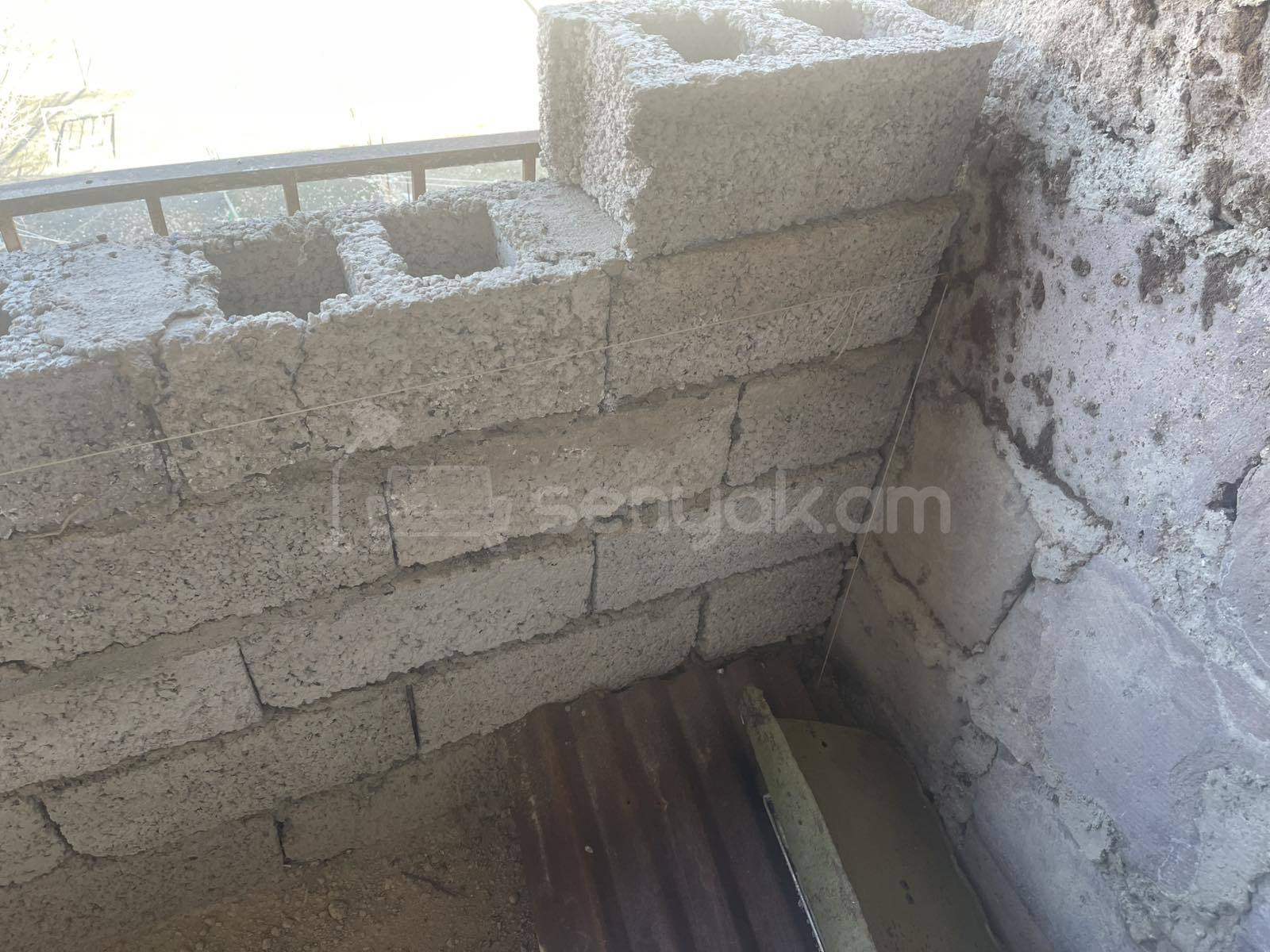 4 Սենյականոց Բնակարան Քարե Շենքում, 92քմ, 5/5 հարկ, Զրոյական Վիճակում