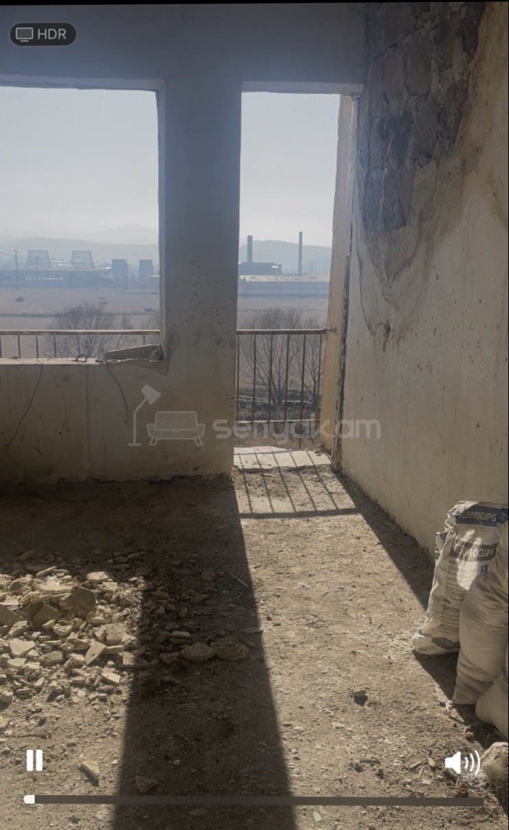 4 Սենյականոց Բնակարան Քարե Շենքում, 92քմ, 5/5 հարկ, Զրոյական Վիճակում