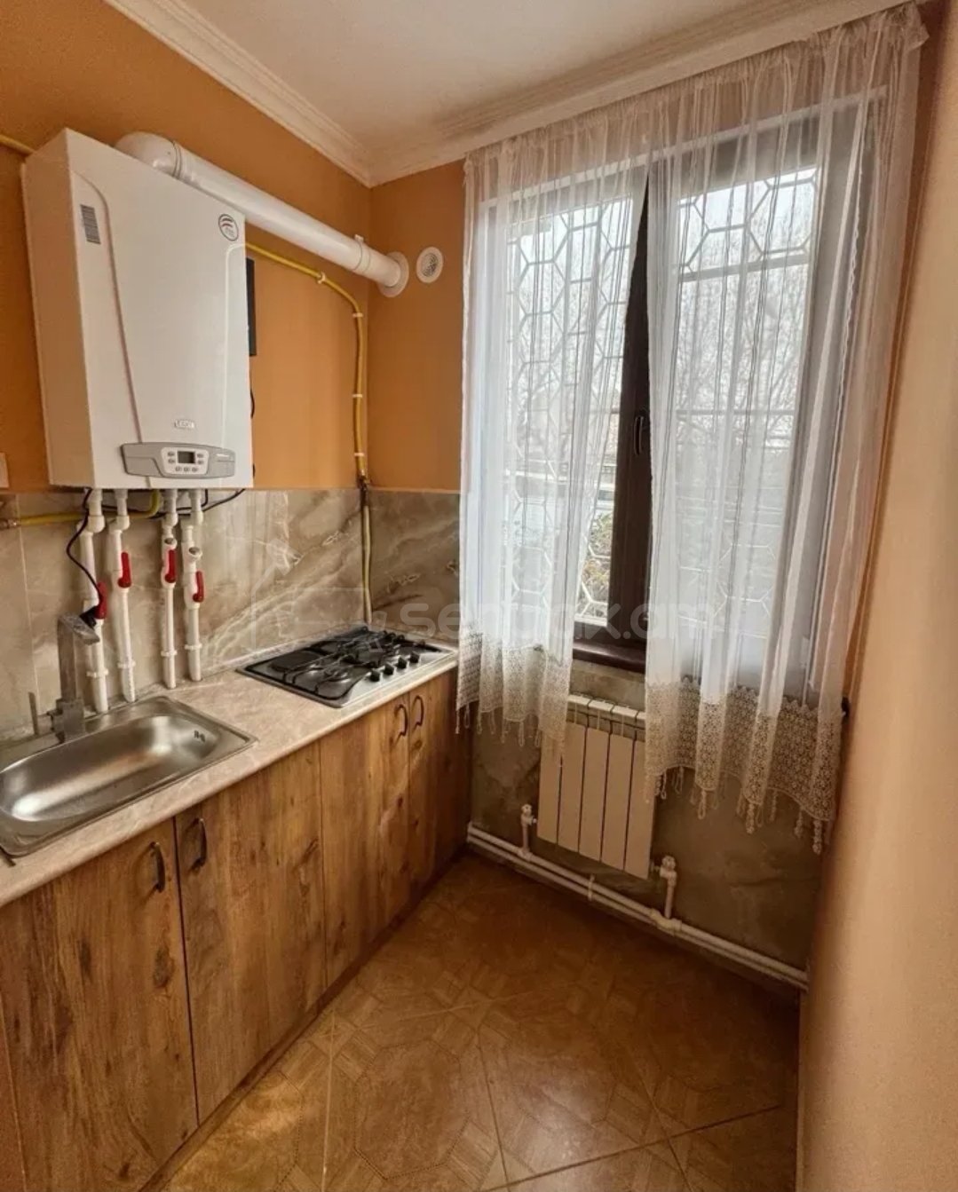 4 Սենյականոց Բնակարան Քարե Շենքում, 130քմ, 1/5 հարկ, Կապիտալ Վերանորոգված, Կահավորված, Արևկող