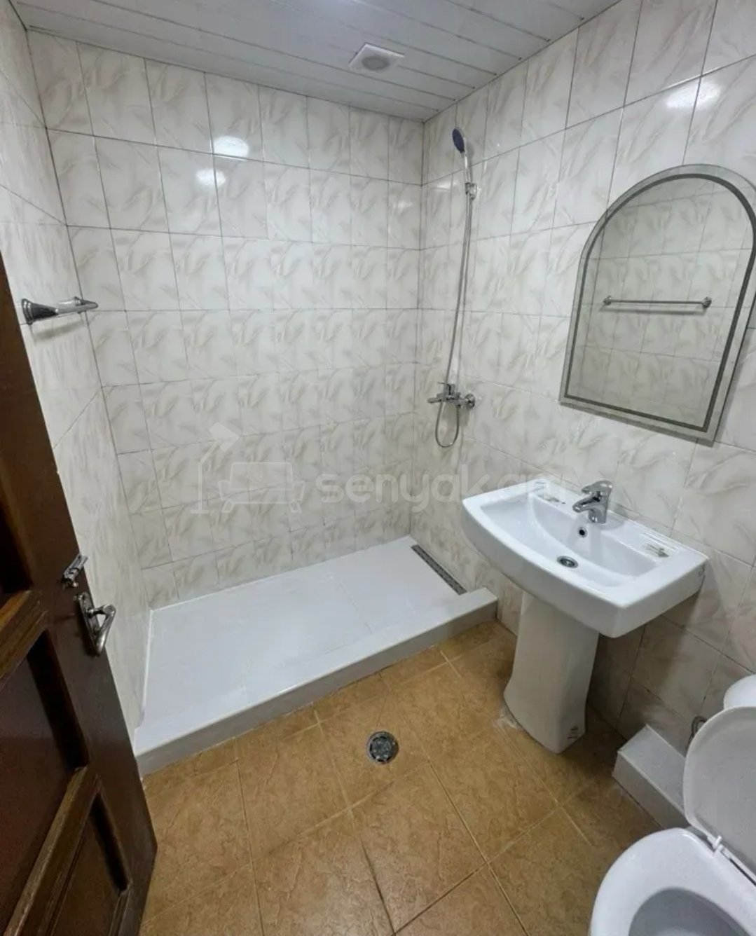 4 Սենյականոց Բնակարան Քարե Շենքում, 130քմ, 1/5 հարկ, Կապիտալ Վերանորոգված, Կահավորված, Արևկող