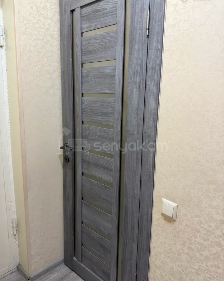 2 Սենյականոց Բնակարան Քարե Շենքում, 53քմ, 5/5 հարկ, Կապիտալ Վերանորոգված