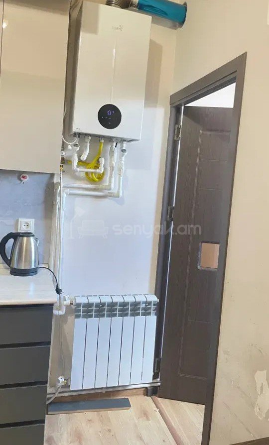 2 Սենյականոց Բնակարան Նորակառույց Քարե Շենքում, 25քմ, 2/5 հարկ, Կապիտալ Վերանորոգված