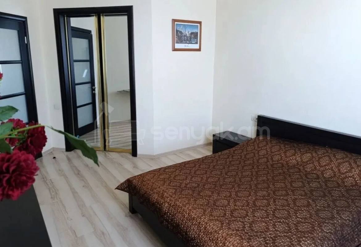 2 Սենյականոց Բնակարան Քարե Շենքում, 50քմ, 4/5 հարկ, Կապիտալ Վերանորոգված, Կահավորված