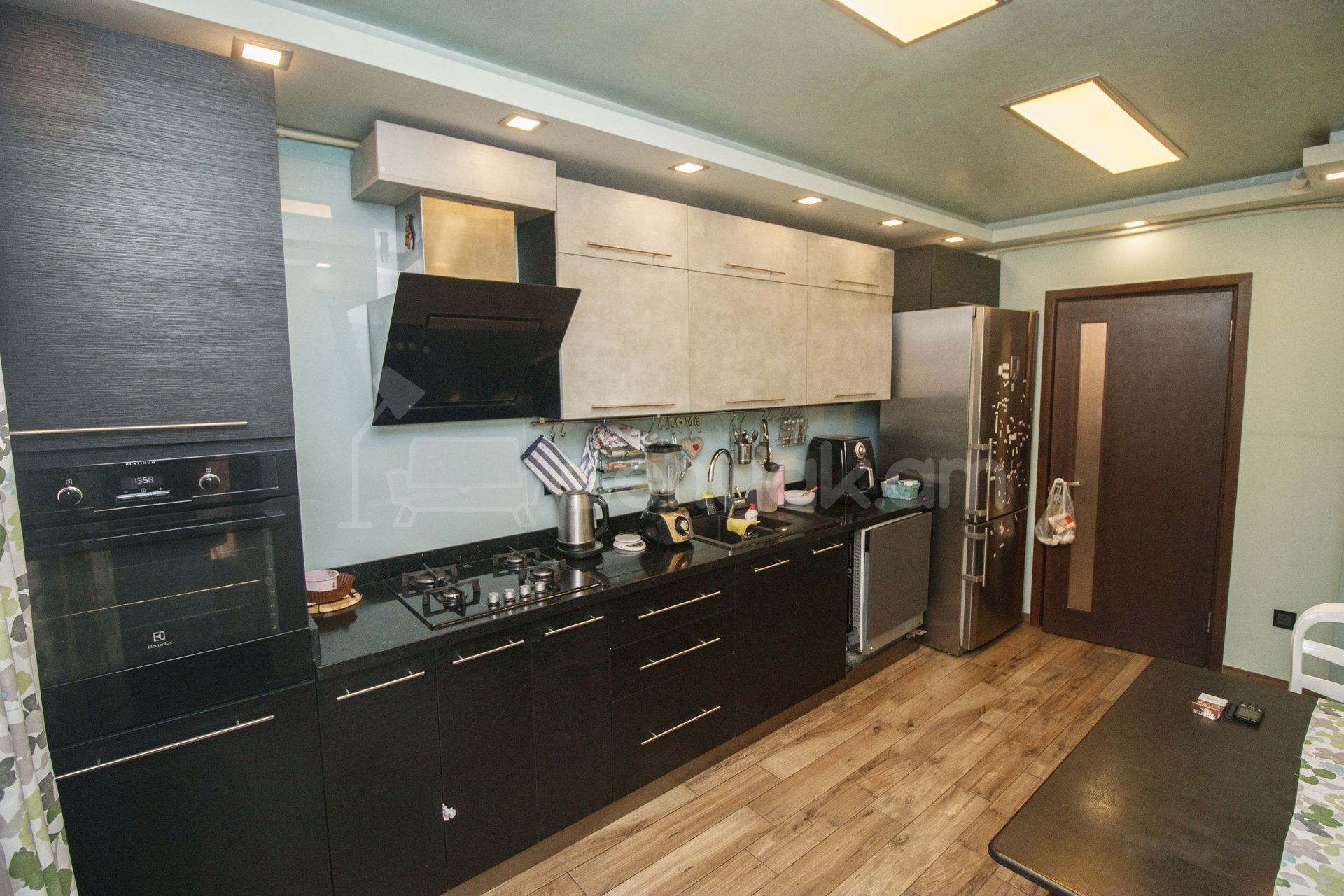 3 Սենյականոց Բնակարան, 92քմ, 5/9 հարկ, Կապիտալ Վերանորոգված