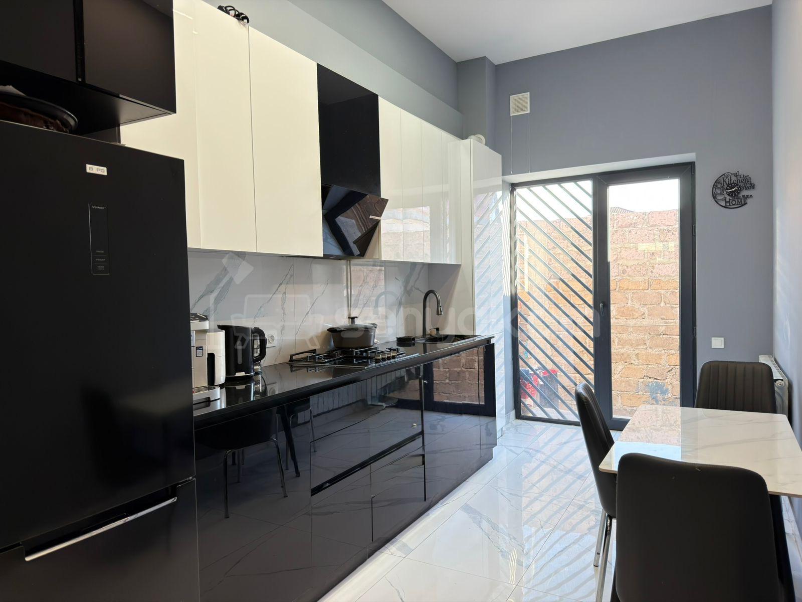 6 Սենյականոց Շքեղ Առանձնատուն, 250քմ, Կահավորված