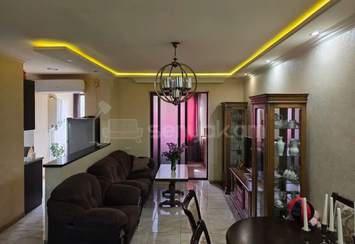 3 Սենյականոց Բնակարան Քարե Շենքում, 70քմ, 3/5 հարկ, Կապիտալ Վերանորոգված