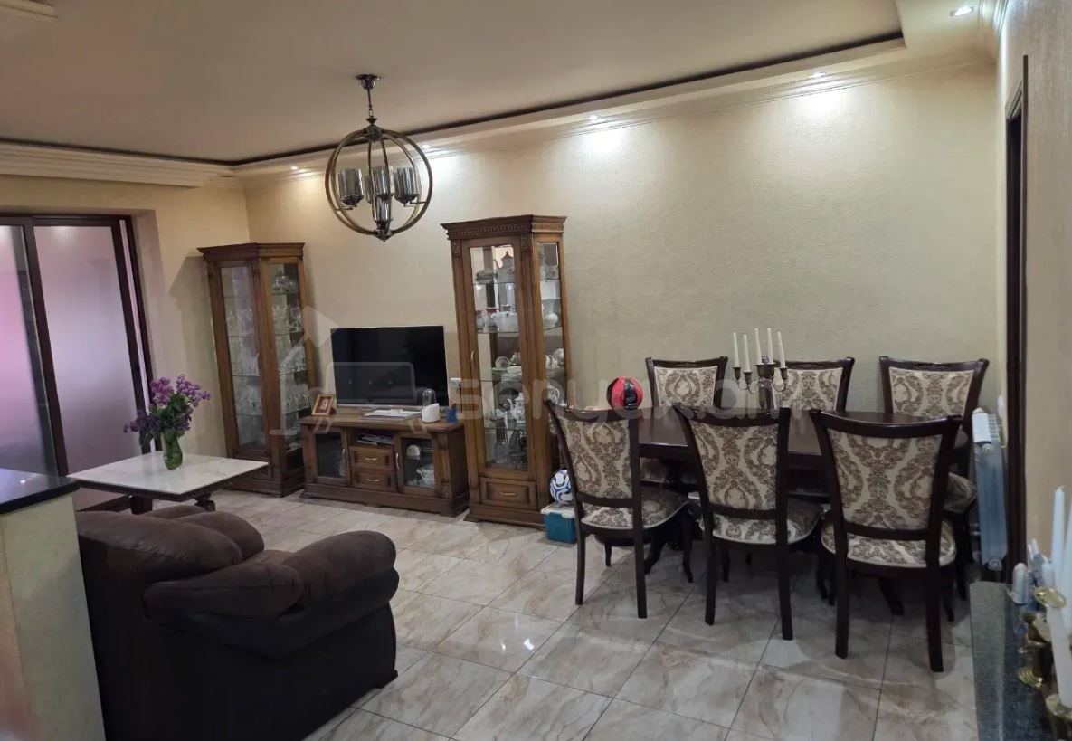 3 Սենյականոց Բնակարան Քարե Շենքում, 70քմ, 3/5 հարկ, Կապիտալ Վերանորոգված