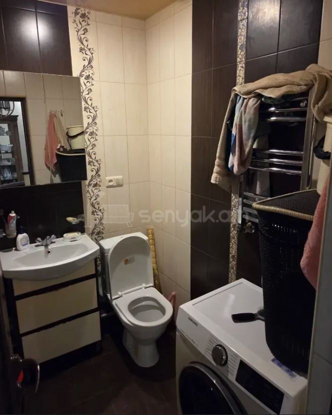 3 Սենյականոց Բնակարան Քարե Շենքում, 70քմ, 3/5 հարկ, Կապիտալ Վերանորոգված