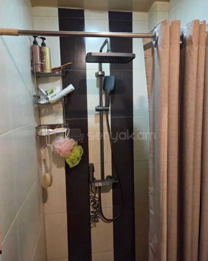 3 Սենյականոց Բնակարան Քարե Շենքում, 70քմ, 3/5 հարկ, Կապիտալ Վերանորոգված