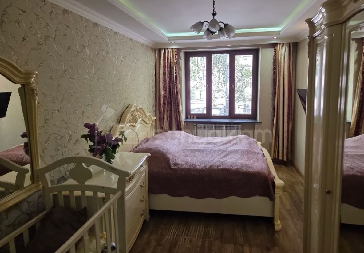 3 Սենյականոց Բնակարան Քարե Շենքում, 70քմ, 3/5 հարկ, Կապիտալ Վերանորոգված