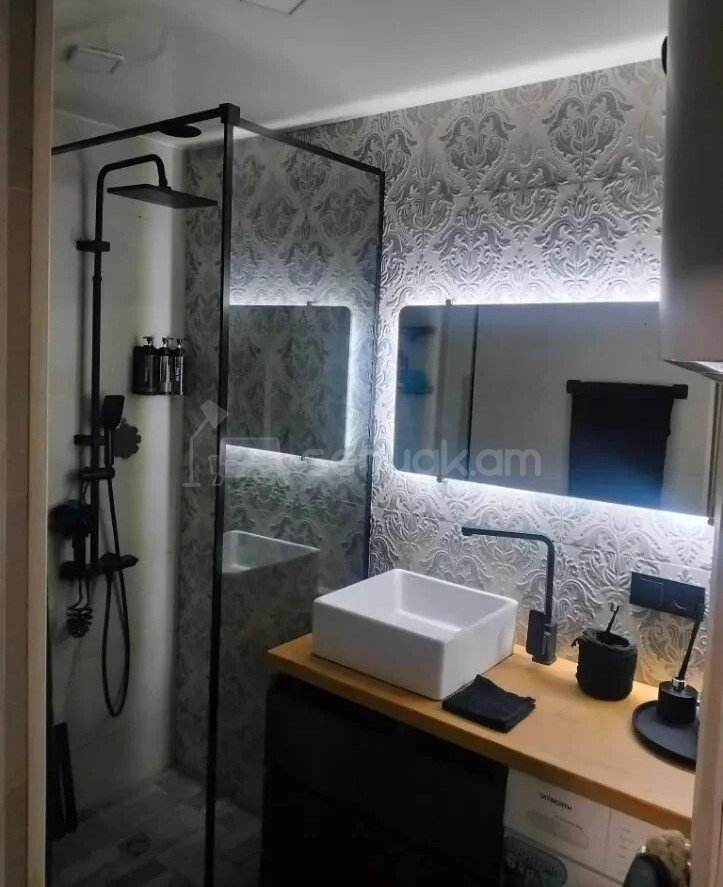 2 Սենյականոց Բնակարան Քարե Շենքում, 30քմ, 1/5 հարկ, Կապիտալ Վերանորոգված