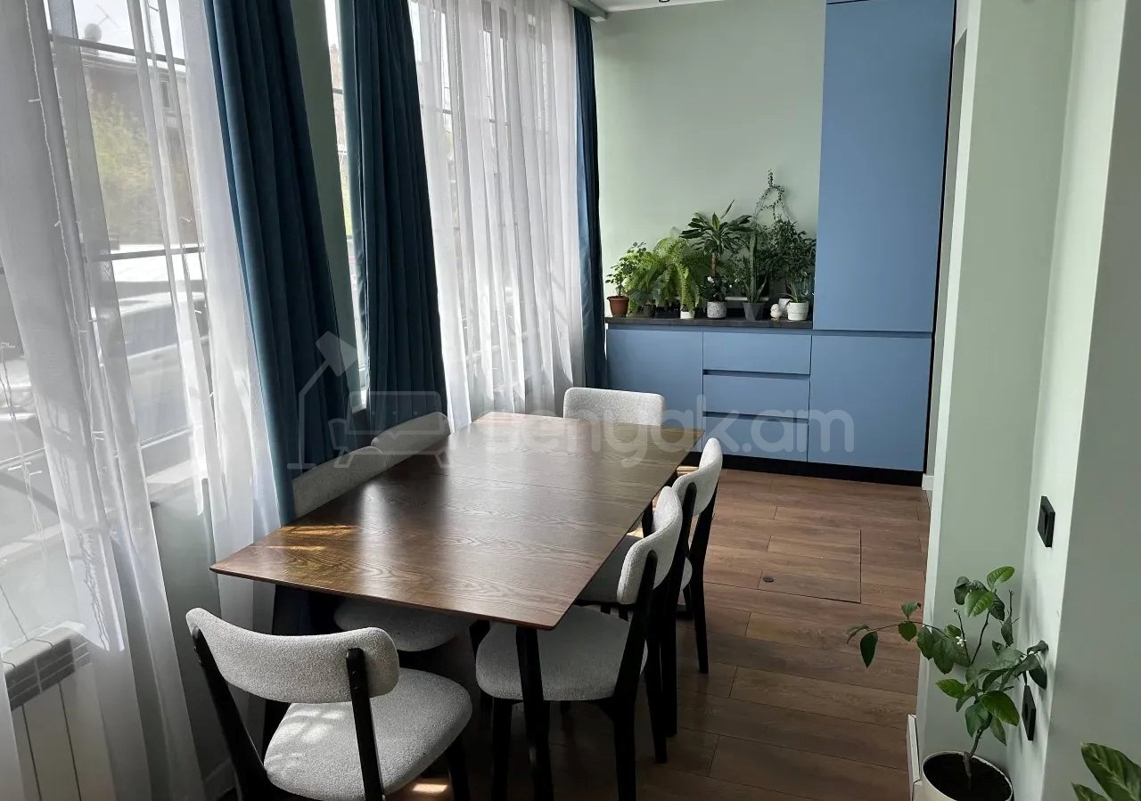 2 Սենյականոց Բնակարան Քարե Շենքում, 55քմ, 1/5 հարկ, Կապիտալ Վերանորոգված