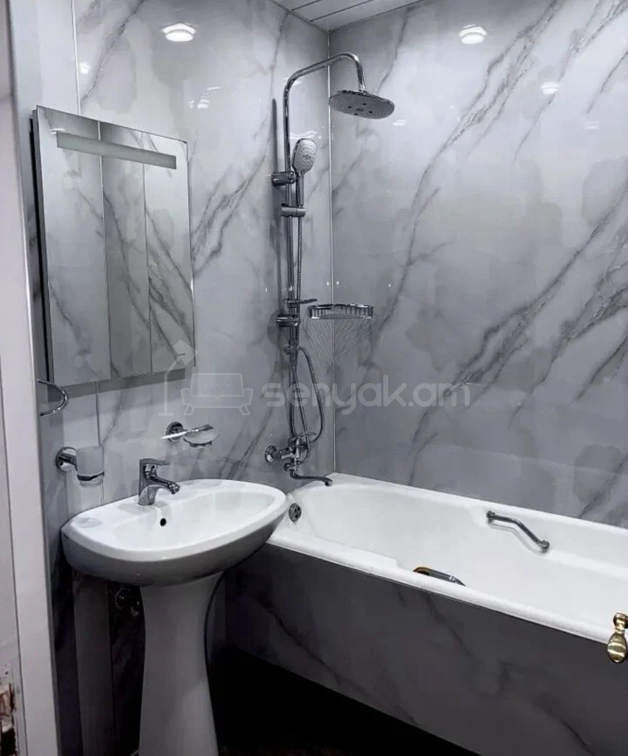 3 Սենյականոց Բնակարան Քարե Շենքում, 76քմ, 5/8 հարկ, Դիզայներական Վերանորոգված, Կահավորված, Արևկող