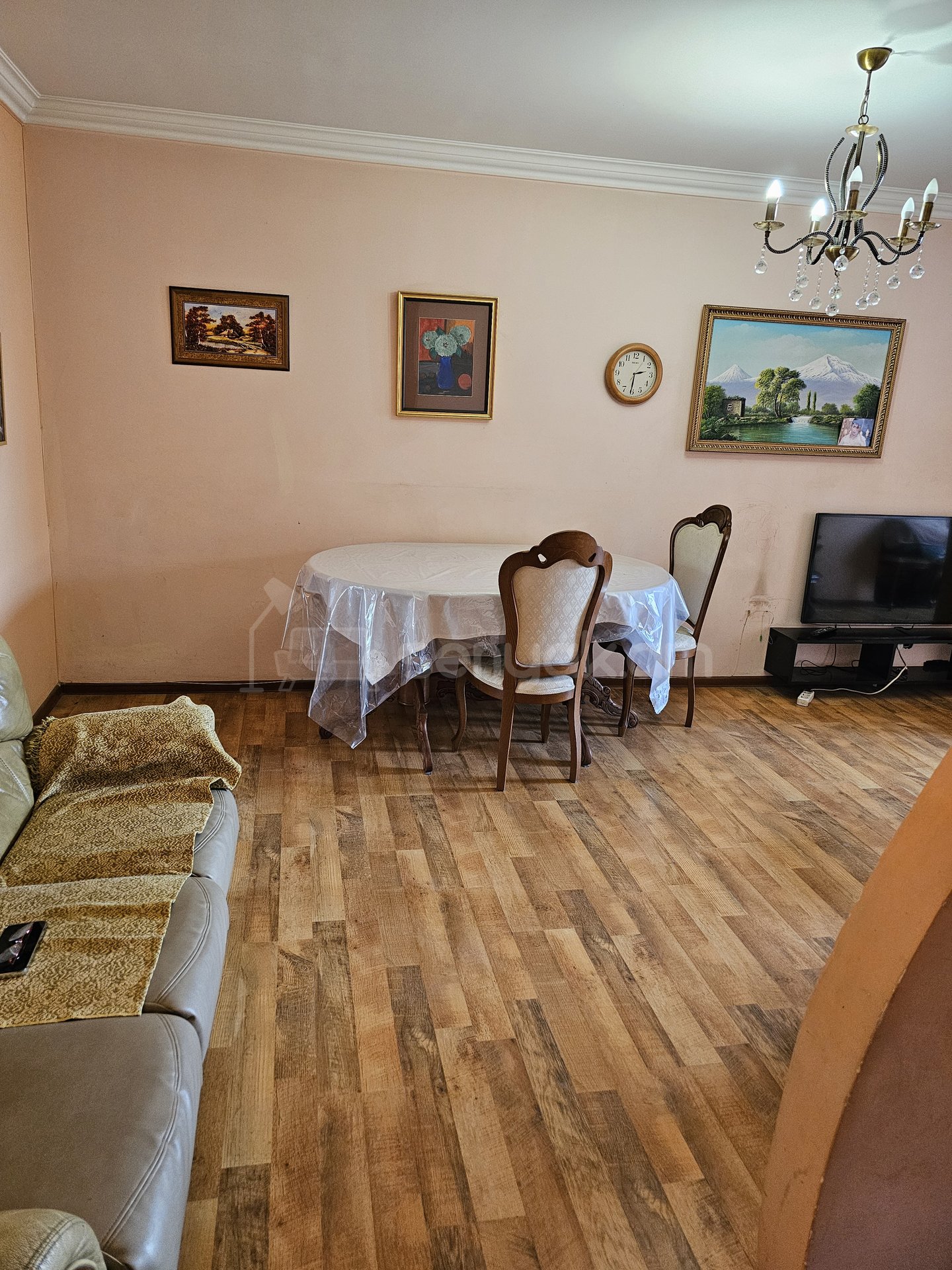 3 Սենյականոց Բնակարան Քարե Շենքում, 83քմ, 5/5 հարկ, Կապիտալ Վերանորոգված