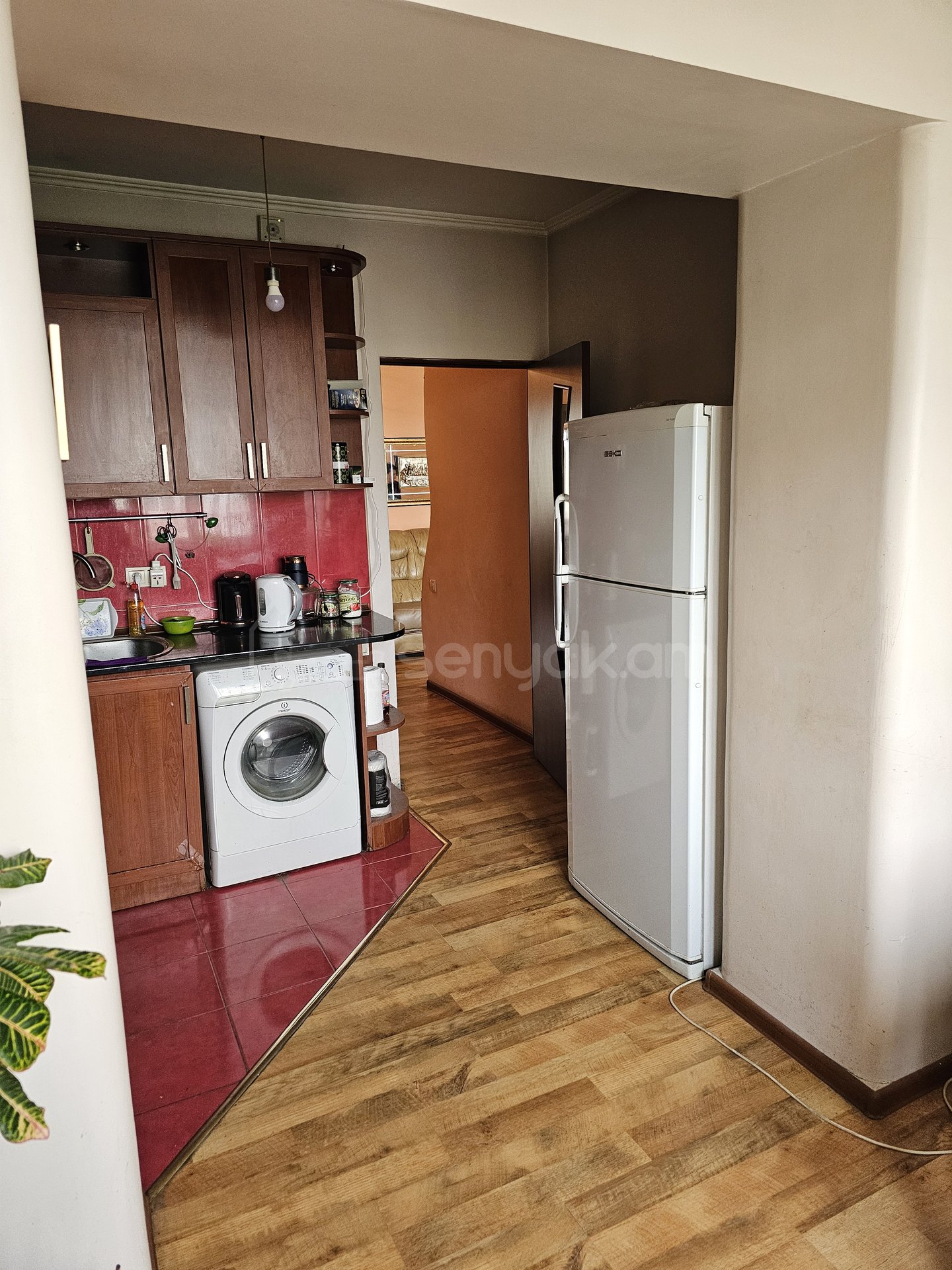 3 Սենյականոց Բնակարան Քարե Շենքում, 83քմ, 5/5 հարկ, Կապիտալ Վերանորոգված