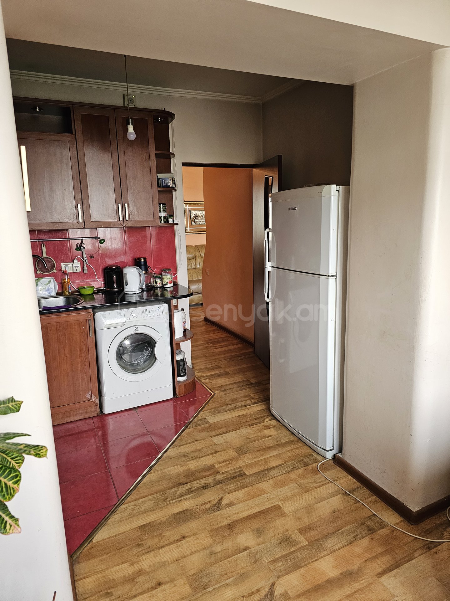 3 Սենյականոց Բնակարան Քարե Շենքում, 83քմ, 5/5 հարկ, Կապիտալ Վերանորոգված