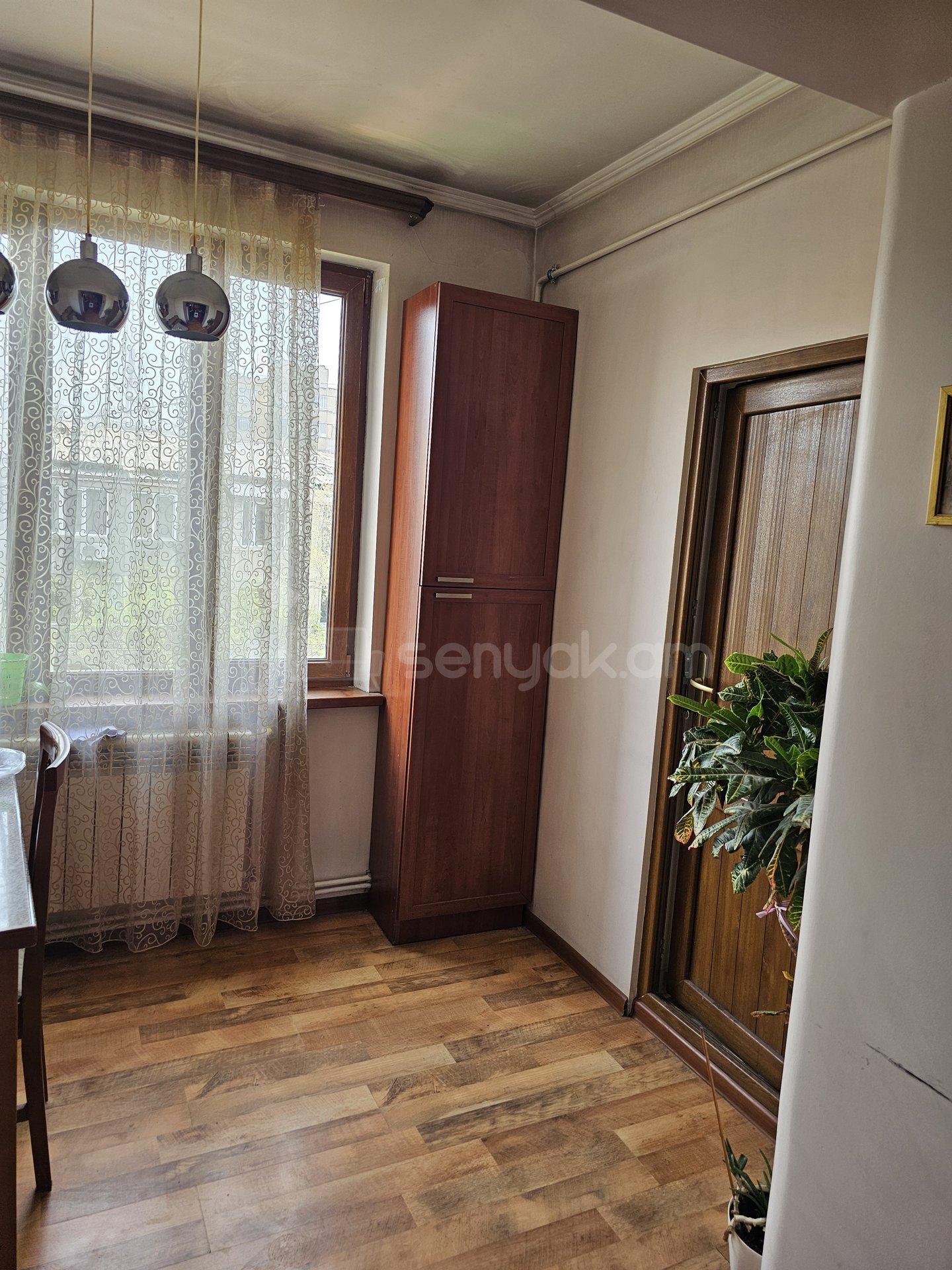 3 Սենյականոց Բնակարան Քարե Շենքում, 83քմ, 5/5 հարկ, Կապիտալ Վերանորոգված