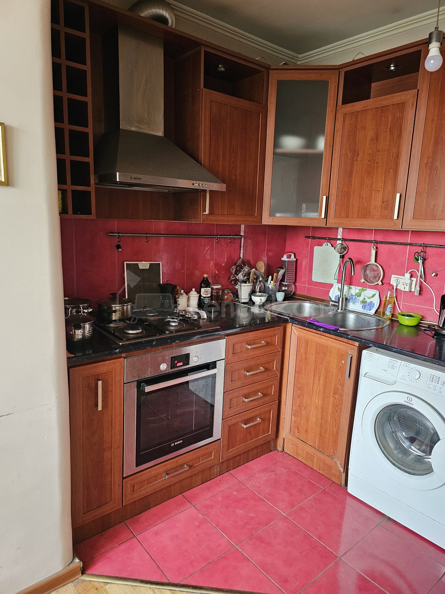 3 Սենյականոց Բնակարան Քարե Շենքում, 83քմ, 5/5 հարկ, Կապիտալ Վերանորոգված