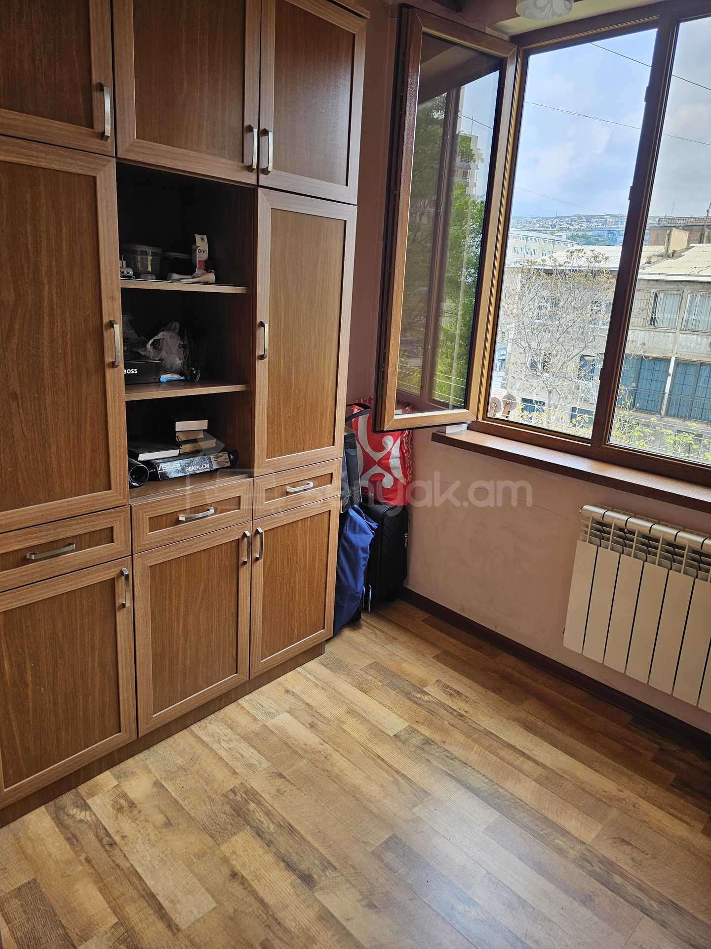 3 Սենյականոց Բնակարան Քարե Շենքում, 83քմ, 5/5 հարկ, Կապիտալ Վերանորոգված