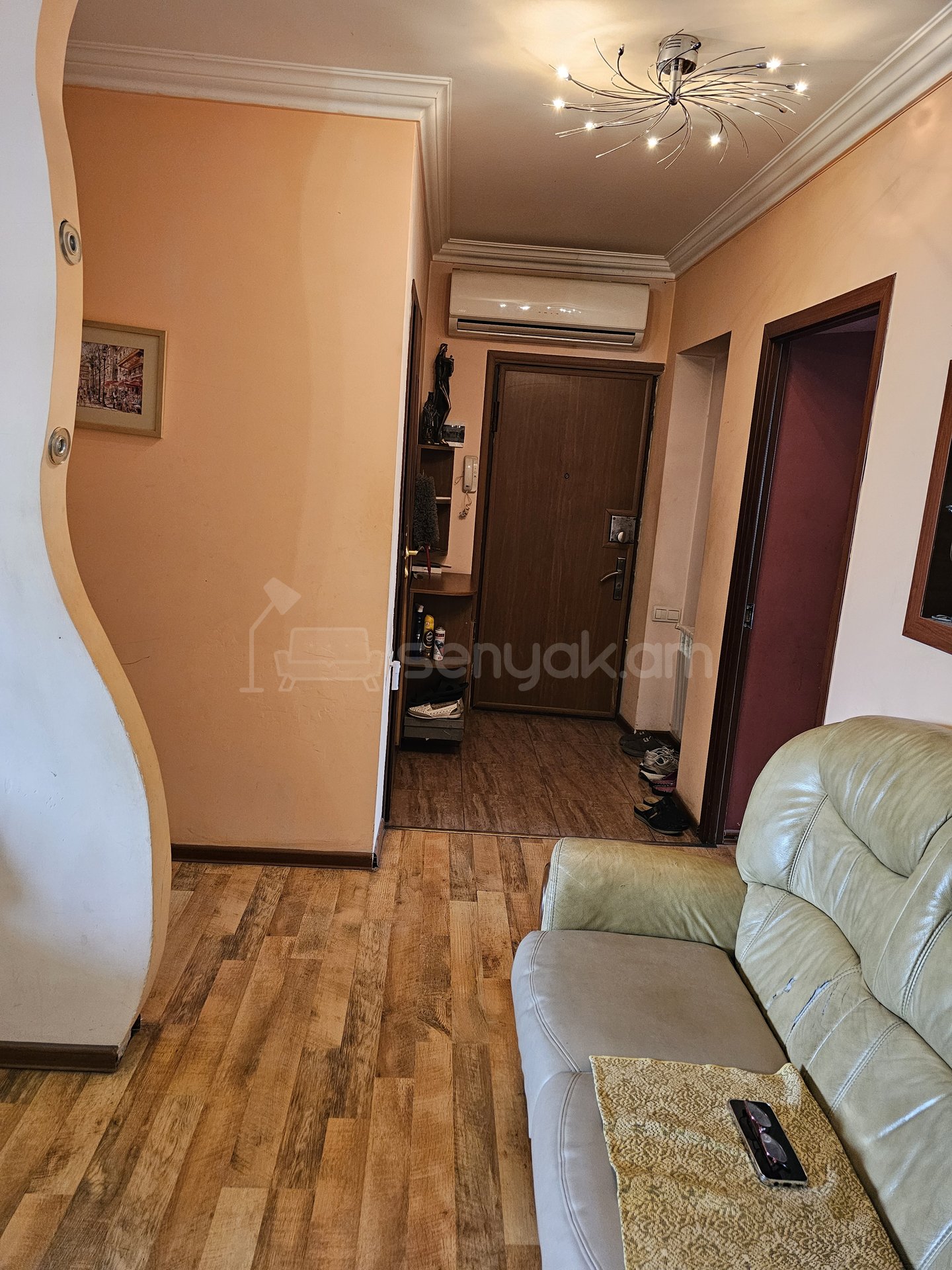 3 Սենյականոց Բնակարան Քարե Շենքում, 83քմ, 5/5 հարկ, Կապիտալ Վերանորոգված