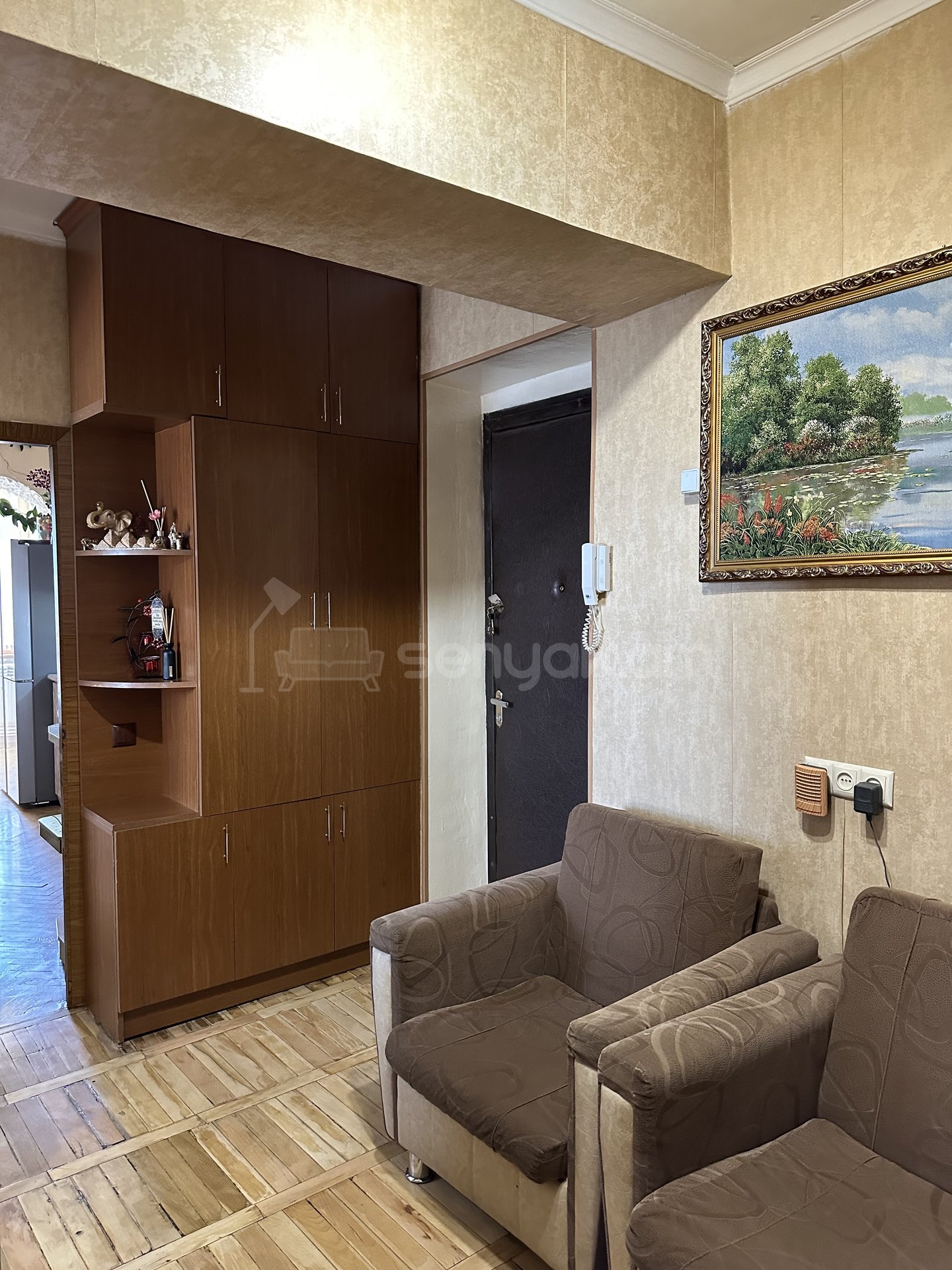 3 Սենյականոց Բնակարան Քարե Շենքում, 90քմ, 4/5 հարկ, Կապիտալ Վերանորոգված