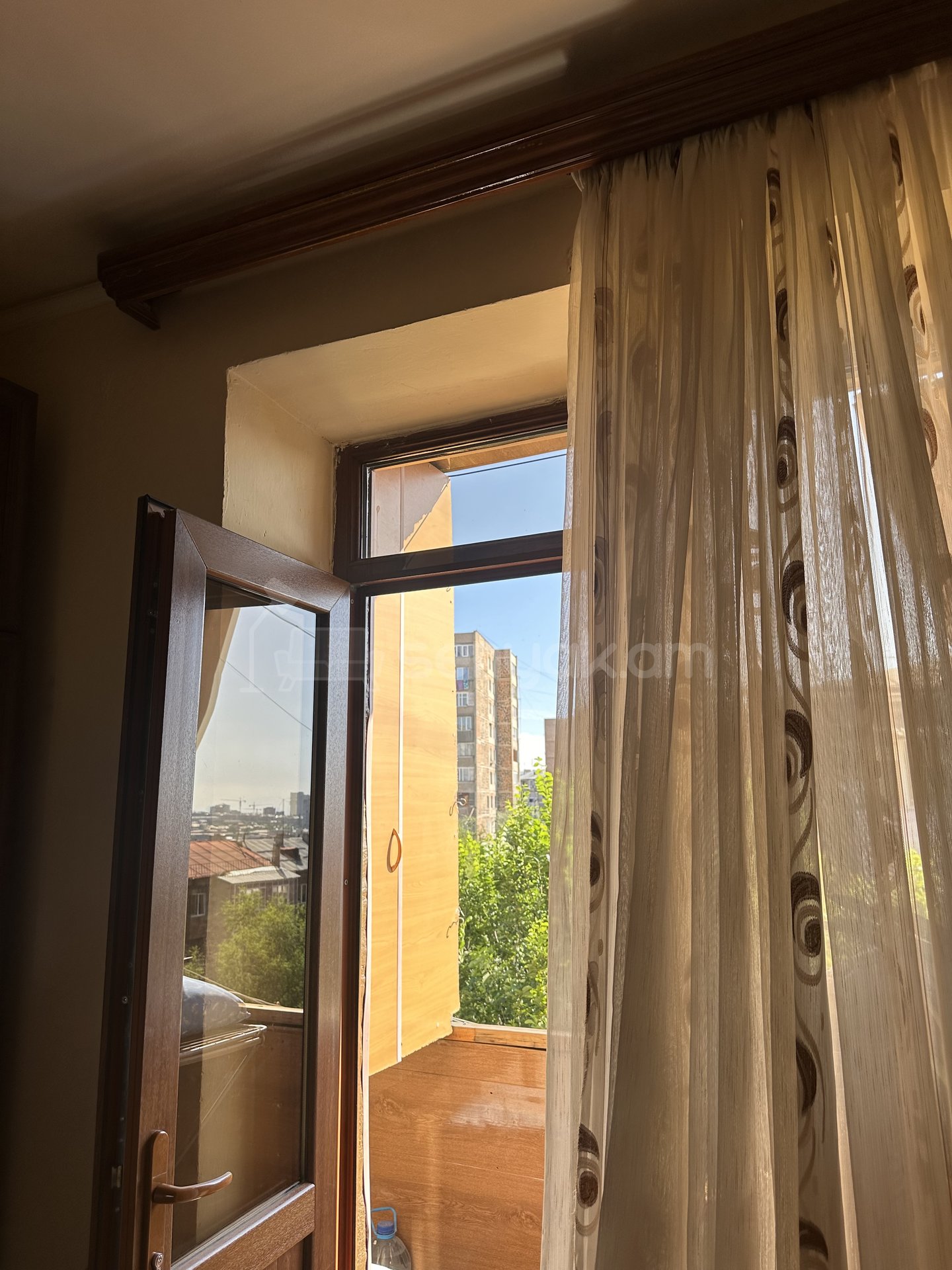 3 Սենյականոց Բնակարան Քարե Շենքում, 90քմ, 4/5 հարկ, Կապիտալ Վերանորոգված