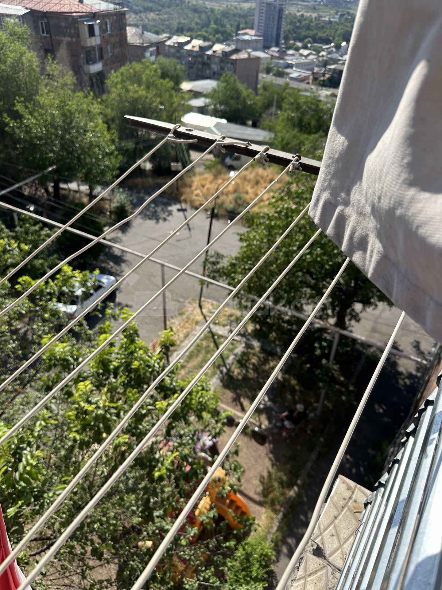 3 Սենյականոց Բնակարան Քարե Շենքում, 90քմ, 4/5 հարկ, Կապիտալ Վերանորոգված