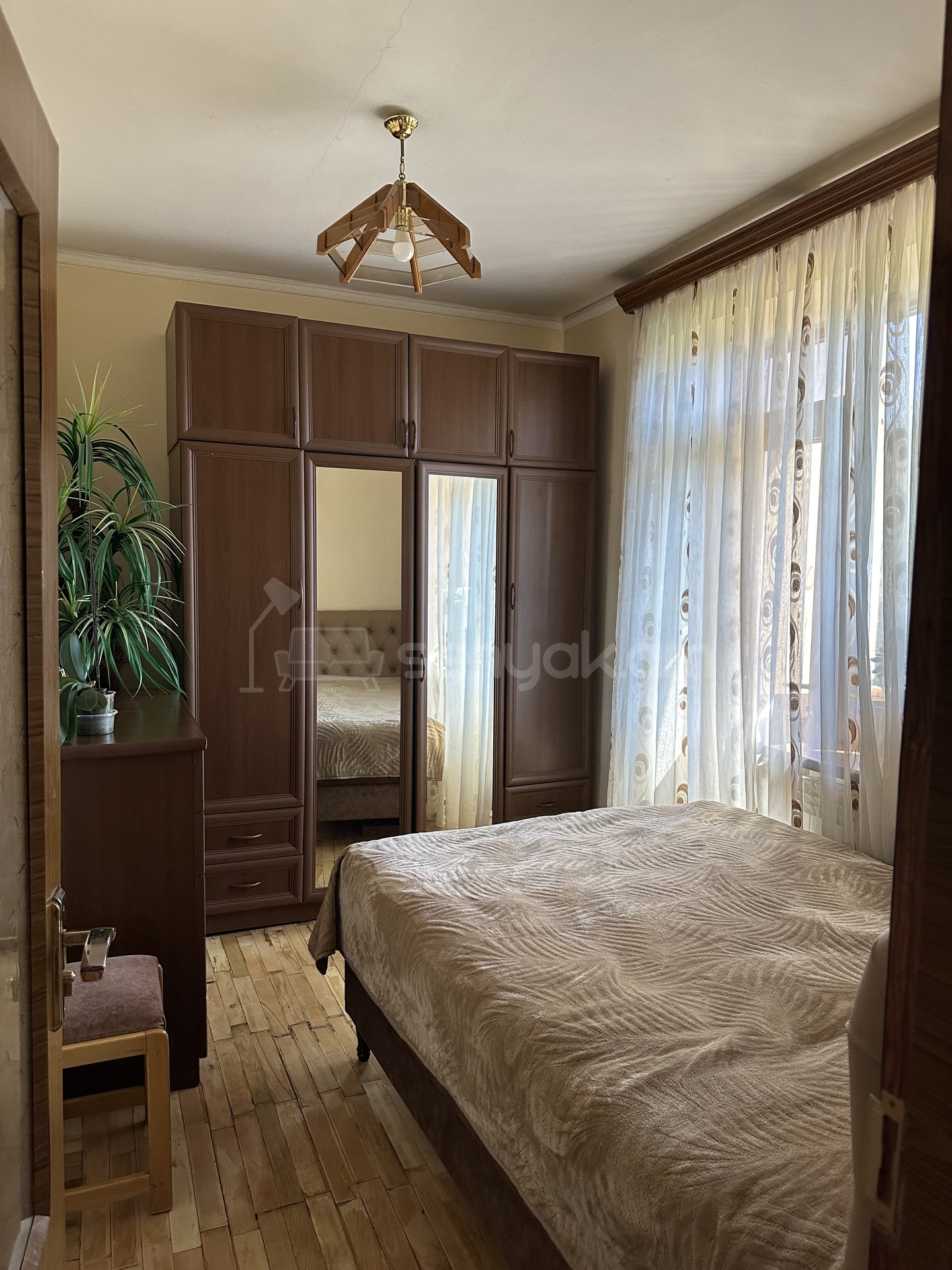 3 Սենյականոց Բնակարան Քարե Շենքում, 90քմ, 4/5 հարկ, Կապիտալ Վերանորոգված