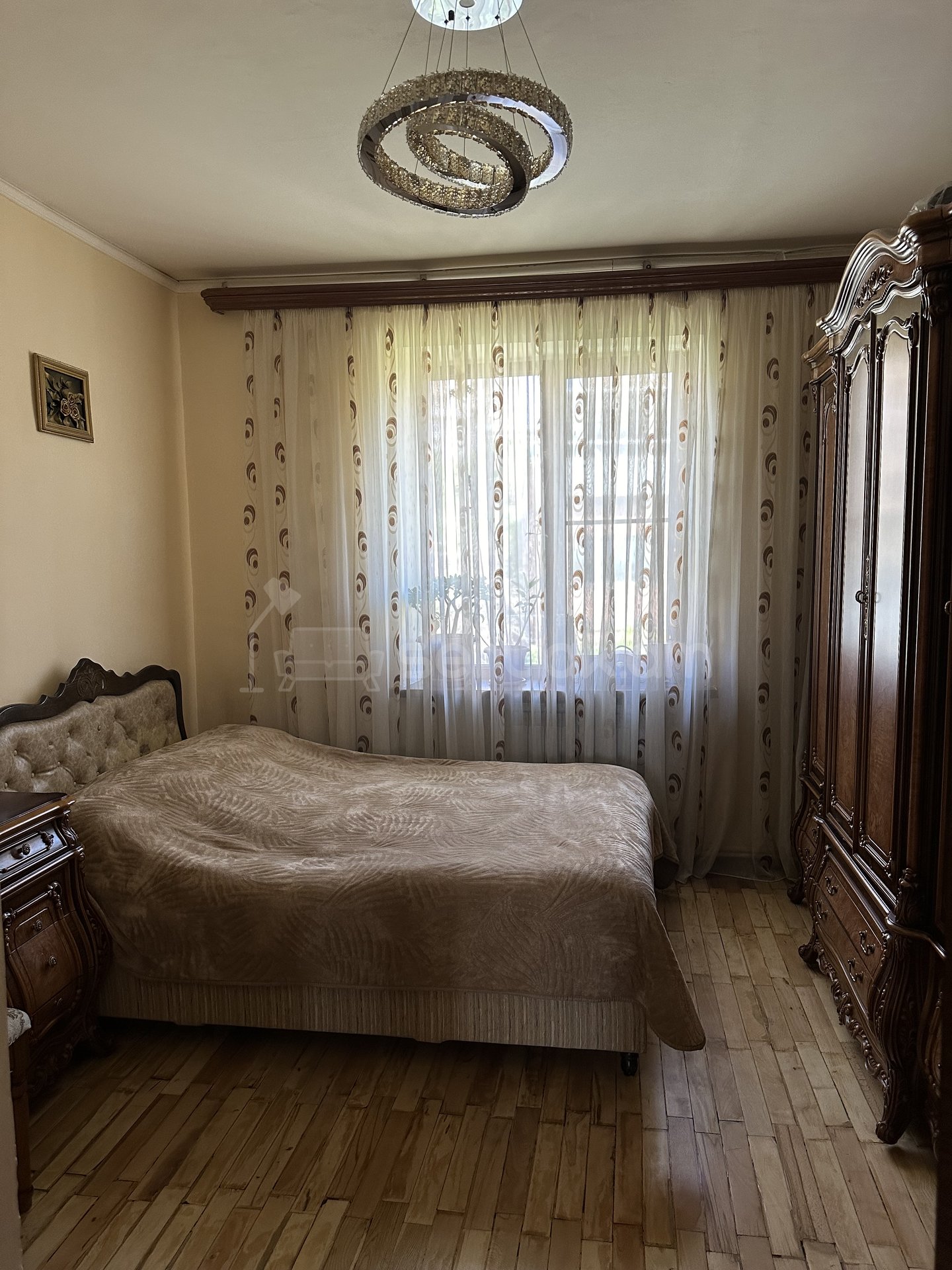 3 Սենյականոց Բնակարան Քարե Շենքում, 90քմ, 4/5 հարկ, Կապիտալ Վերանորոգված